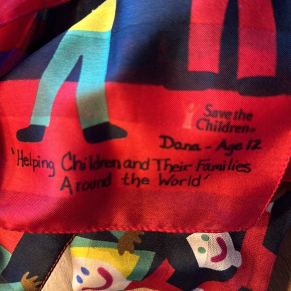 Adorable Scarf with Children Pictures - Picture 5 of 5